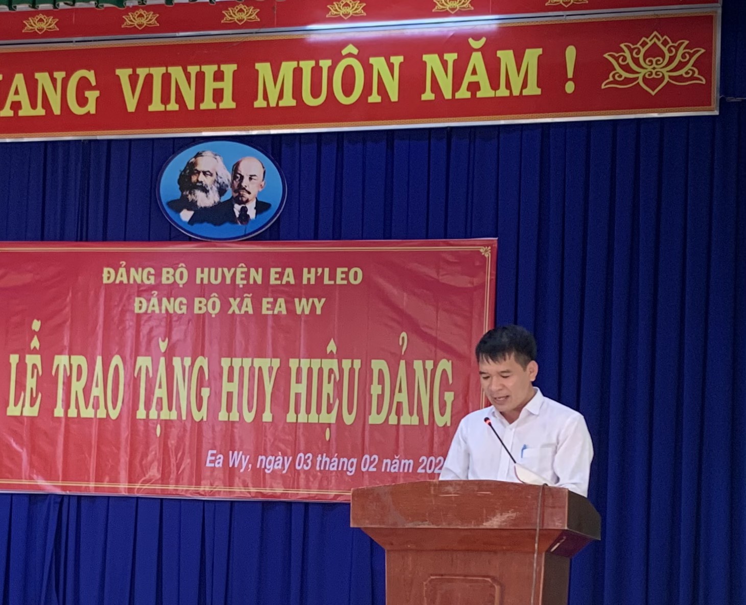 LÃNH ĐẠO PHÁT BIỂU